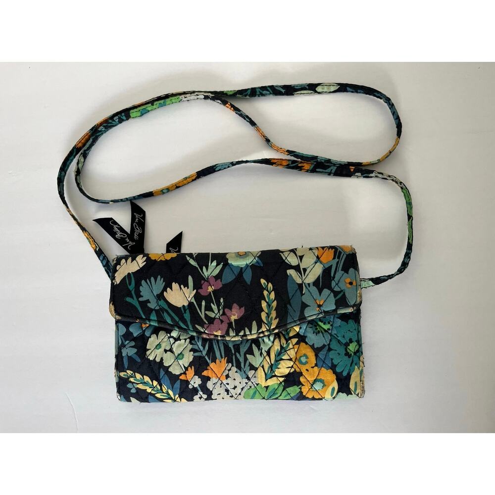 Vera Bradley Large RFID Trifold Wallet Magnetic Close Paisley Cotton Card Holder